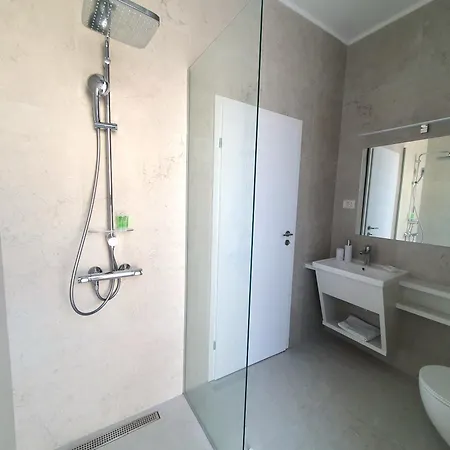 Mianelly Mamaia Nord 公寓 *